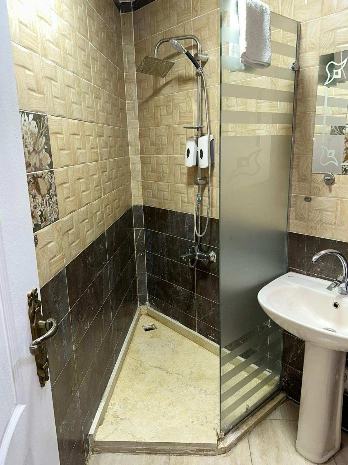Full Pyramids View Apartment With Balcony For 8 P Kafret el-Gabal 外观 照片